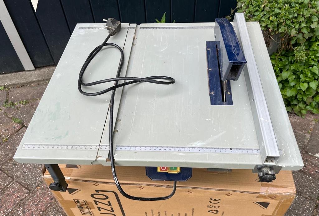 Tafelcirkelzaag - Compact en Krachtig, Doe-het-zelf en Verbouw, Gereedschap | Zaagmachines, Ophalen, Gebruikt, Cirkelzaag, 600 tot 1200 watt