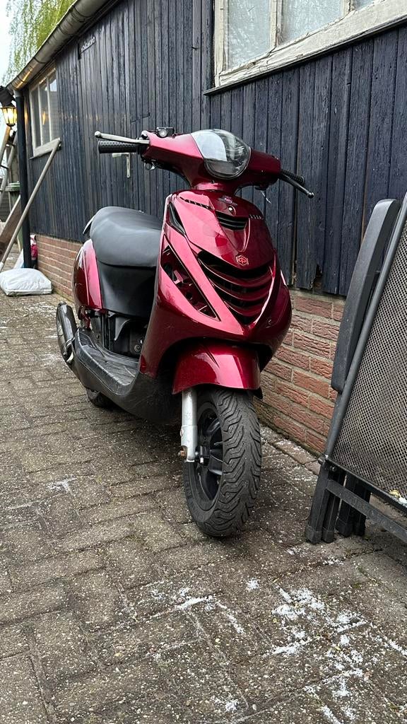 Piaggio zip 70cc, Fietsen en Brommers, Scooters | Piaggio, Zo goed als nieuw, Ophalen