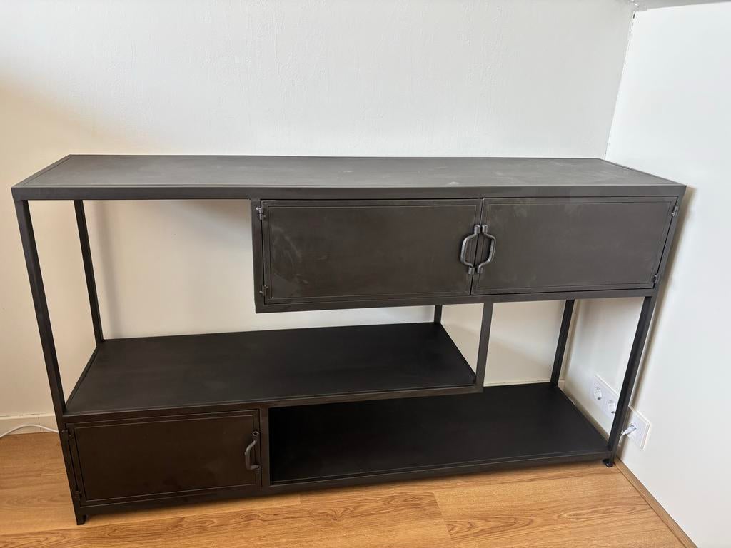 Industriële vakkenkast / dressoir - Zwart metaal, Huis en Inrichting, Kasten | Overige, Ophalen, Zo goed als nieuw