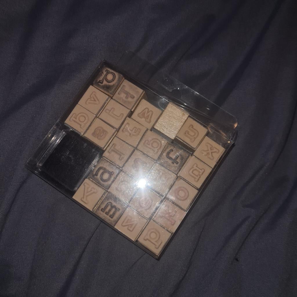 Houten stempels met kleine letters, Hobby en Vrije tijd, Stempelen, Ophalen of Verzenden, Houten stempel
