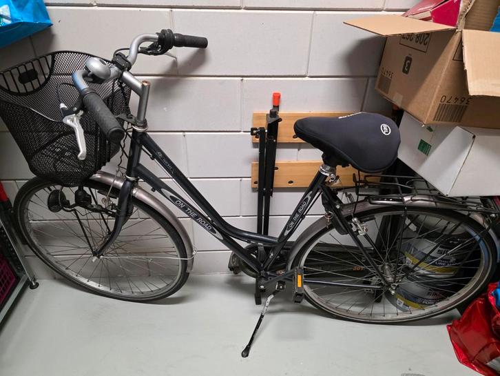 Damesfiets 'ON THE ROAD' met mandje en bagagedrager, Fietsen en Brommers, Fietsen | Dames | Damesfietsen, Gebruikt, Overige merken