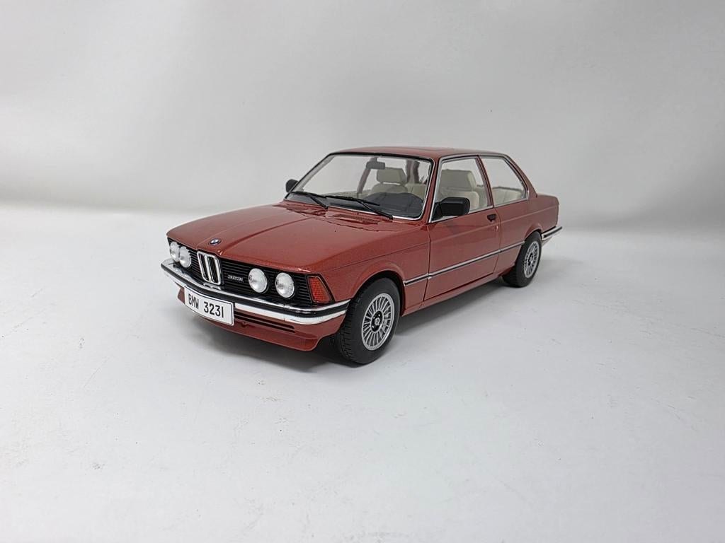 Bmw 323i  E21 roestbruin Metallic 1:18 in OVP, Ophalen of Verzenden, Nieuw, Solido