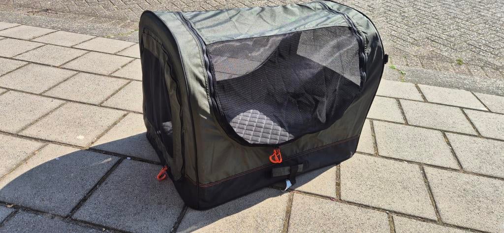 Opvouwbare  reis bench hond decathlon, Ophalen, Zo goed als nieuw