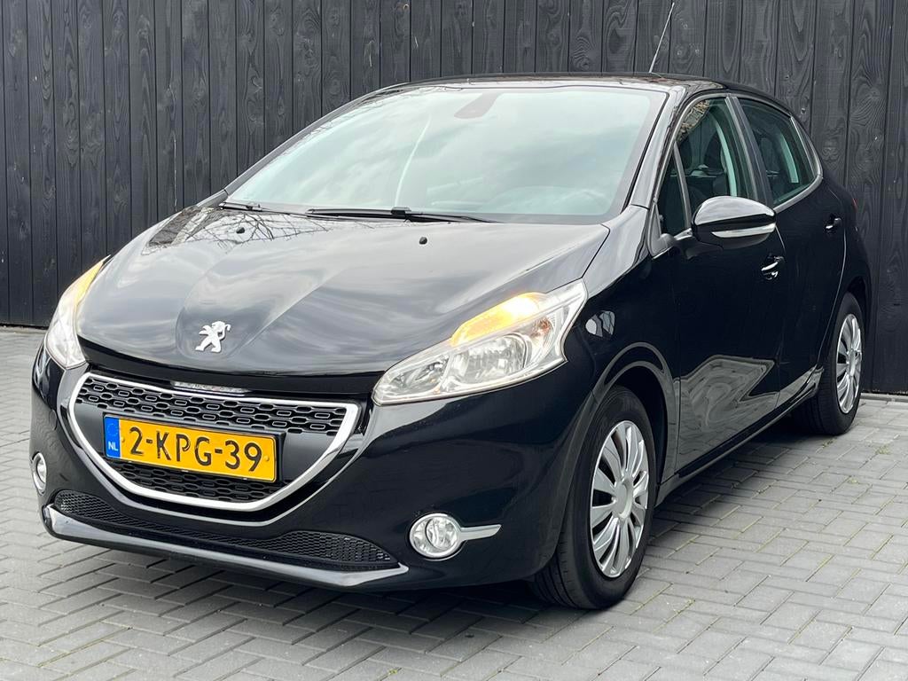 Peugeot 208 1.2 VTI 60KW/82PK 5-D 2013 Zwart, Auto's, Peugeot, Voorwielaandrijving, 31 €/maand, 1199 cc, Zwart