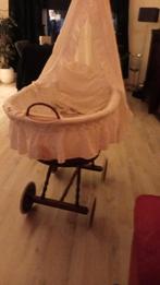 Rieten Baby wiegje op wielen met matrasje kussentje, Ophalen of Verzenden