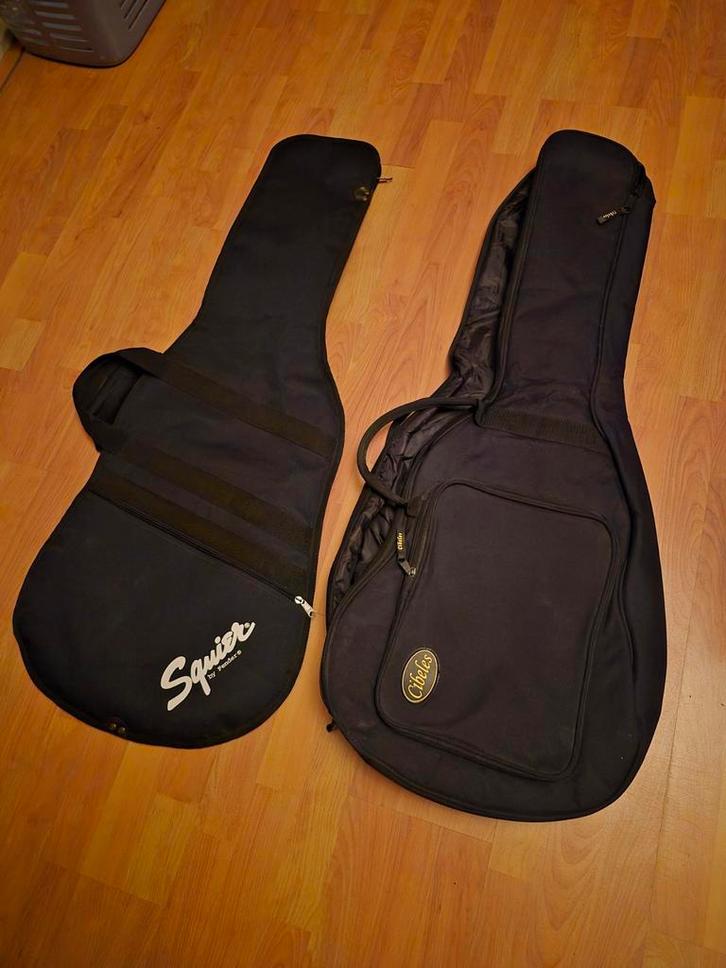 Twee gitaarhoezen voor elektrische gitaar (Squier & Stagg), Muziek en Instrumenten, Snaarinstrumenten | Gitaren | Elektrisch, Gebruikt