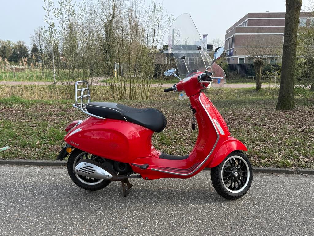 Vespa Sprint 50cc 2017, Fietsen en Brommers, Scooters | Vespa, Ophalen of Verzenden, Gebruikt, Benzine