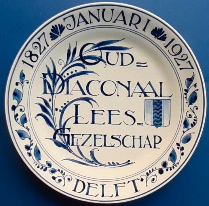 Porceleyne Fles 1927 Oud Diaconaal Leesgezelschap 18cm (2), Antiek en Kunst, Antiek | Wandborden en Tegels, Ophalen of Verzenden