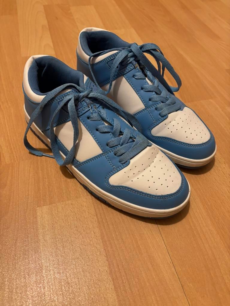 Blauw met witte sneakers maat 39., Verzenden, Blauw, Sneakers of Gympen, Zo goed als nieuw