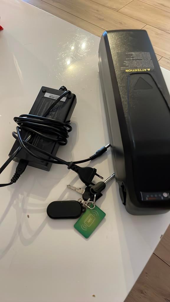 Ouxi C80 accu+C80 accu oplader, Fietsen en Brommers, Ophalen of Verzenden, Zo goed als nieuw