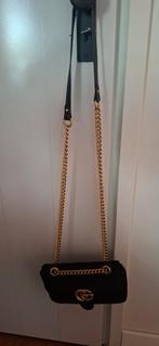 Gucci Marmont fluwelen schoudertasje zwart goud, Sieraden, Tassen en Uiterlijk, Tassen | Damestassen, Ophalen of Verzenden, Gebruikt