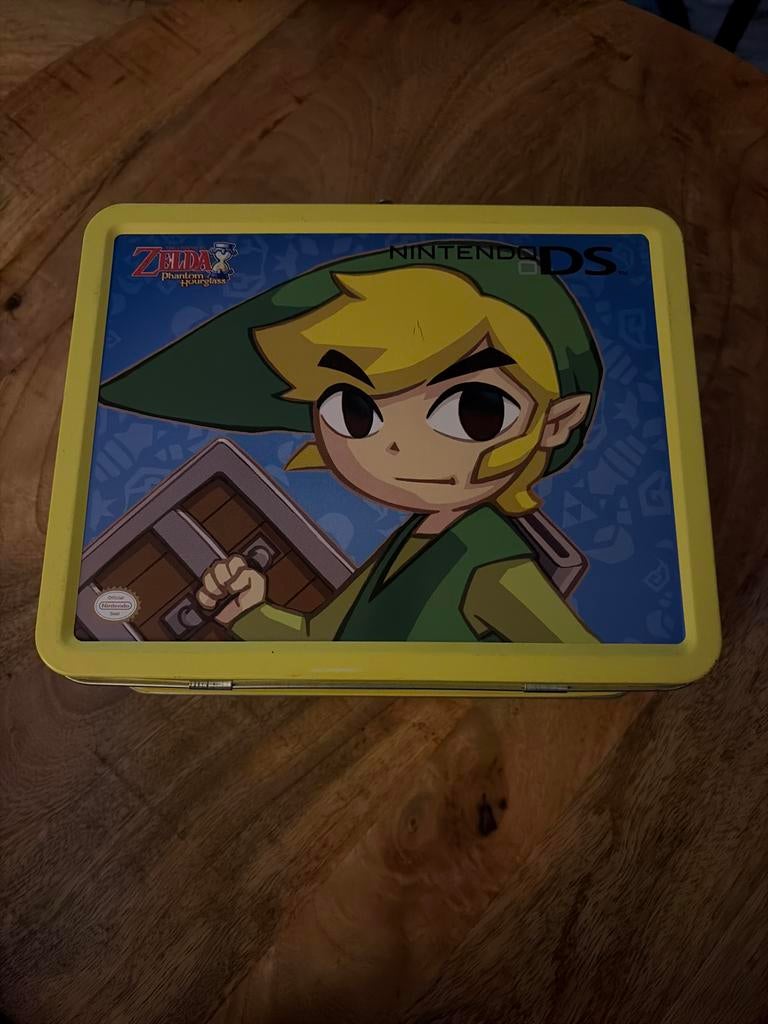 Nintendo DS Lite The Legend of Zelda Phantom Hourglass Editi, Ophalen, Geel, Zo goed als nieuw, Met beschermhoes of tas