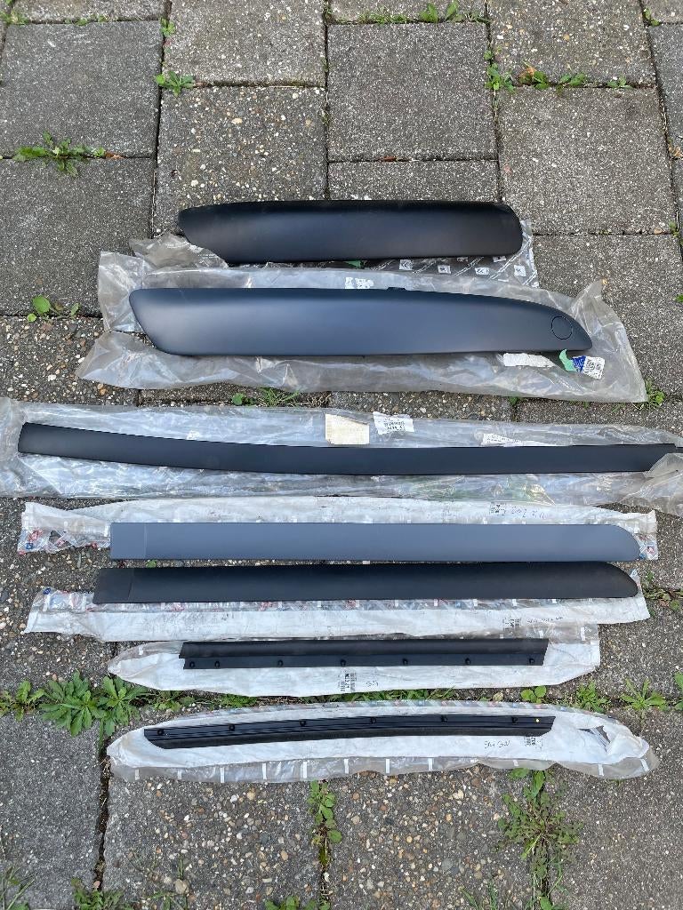 Nieuwe bumperlijsten rubbers en deurstips Peugeot 307, Rechts, Nieuw, Ophalen of Verzenden, Bumper
