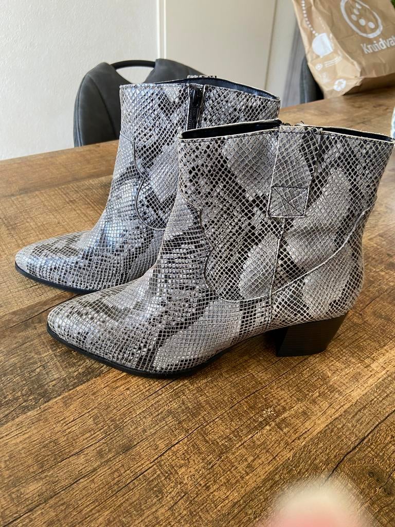 Slangenleer enkellaarsjes, Kleding | Dames, Schoenen, Wit, Lage of Enkellaarzen, Nieuw, Ophalen of Verzenden