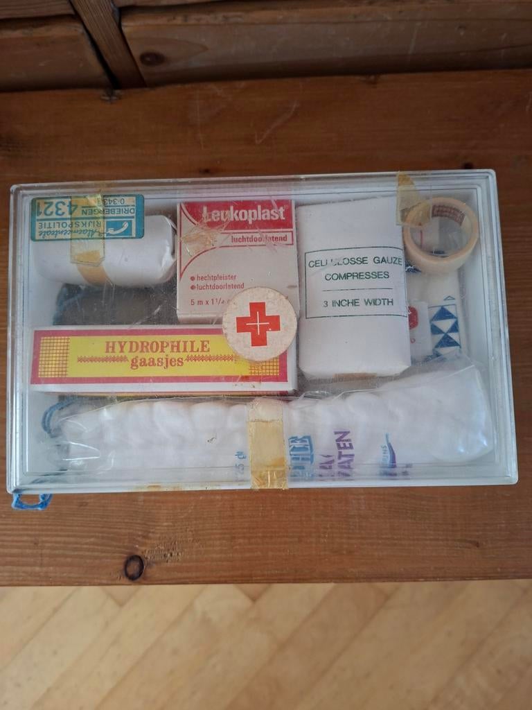 Vintage ehbo doos met inhoud, Ophalen of Verzenden