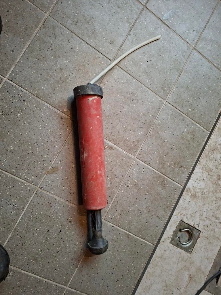 Handmatige pomp blaasbalg hilti, Doe-het-zelf en Verbouw, Gereedschap | Handgereedschap, Ophalen of Verzenden, Gebruikt