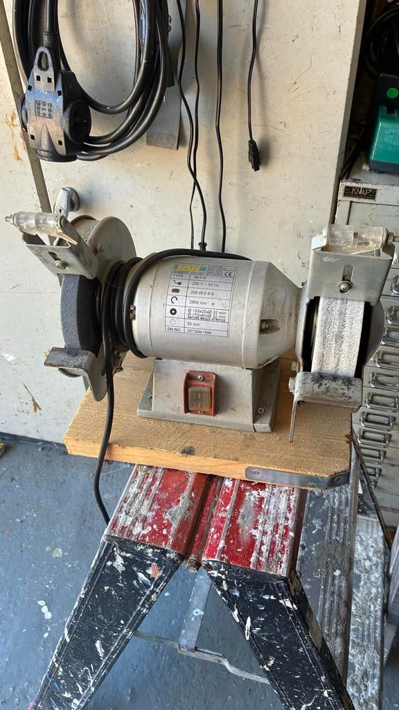 Kinzo Werkbankslijpmachine - 200W, Doe-het-zelf en Verbouw, Ophalen, Zo goed als nieuw, Minder dan 700 watt, Werkbankslijpmachine