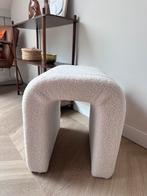 Boucle poef, Huis en Inrichting, Banken | Voetenbanken en Poefen, Rond, Minder dan 50 cm, Ophalen of Verzenden, Zo goed als nieuw