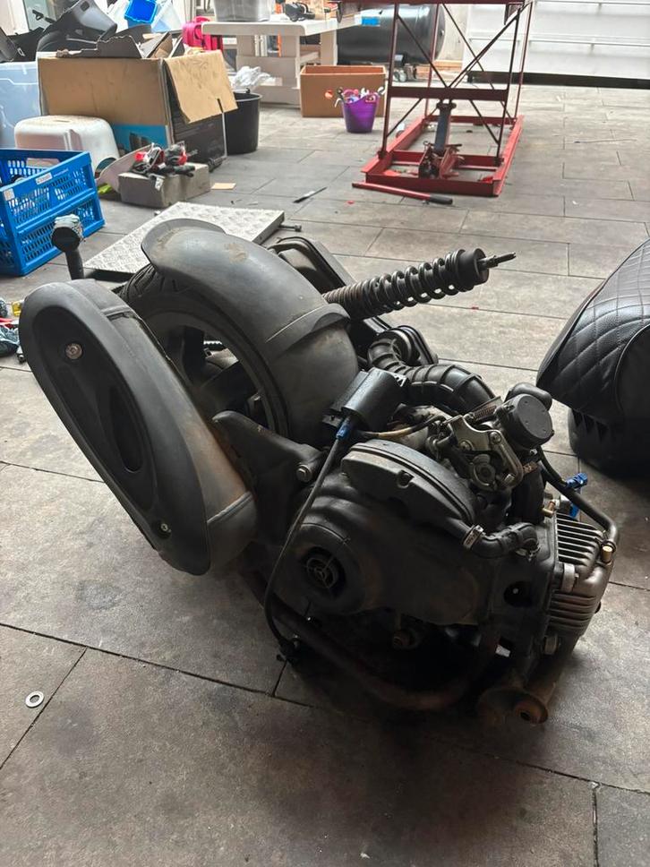 Zip 80cc blok tekoop!, Fietsen en Brommers, Scooters | Piaggio, Zo goed als nieuw, Zip, Benzine, Ophalen