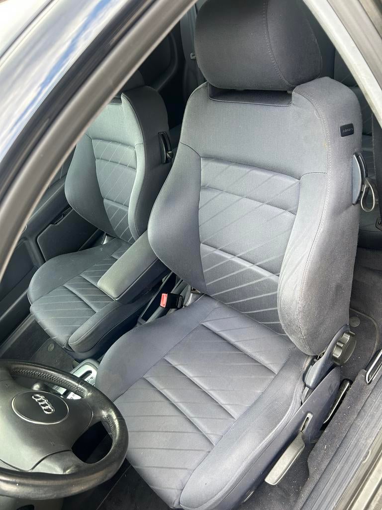 Gezocht: A3 8L bestuurdersstoel blauw 3-deurs, Auto-onderdelen, Interieur en Bekleding, Ophalen of Verzenden, Audi