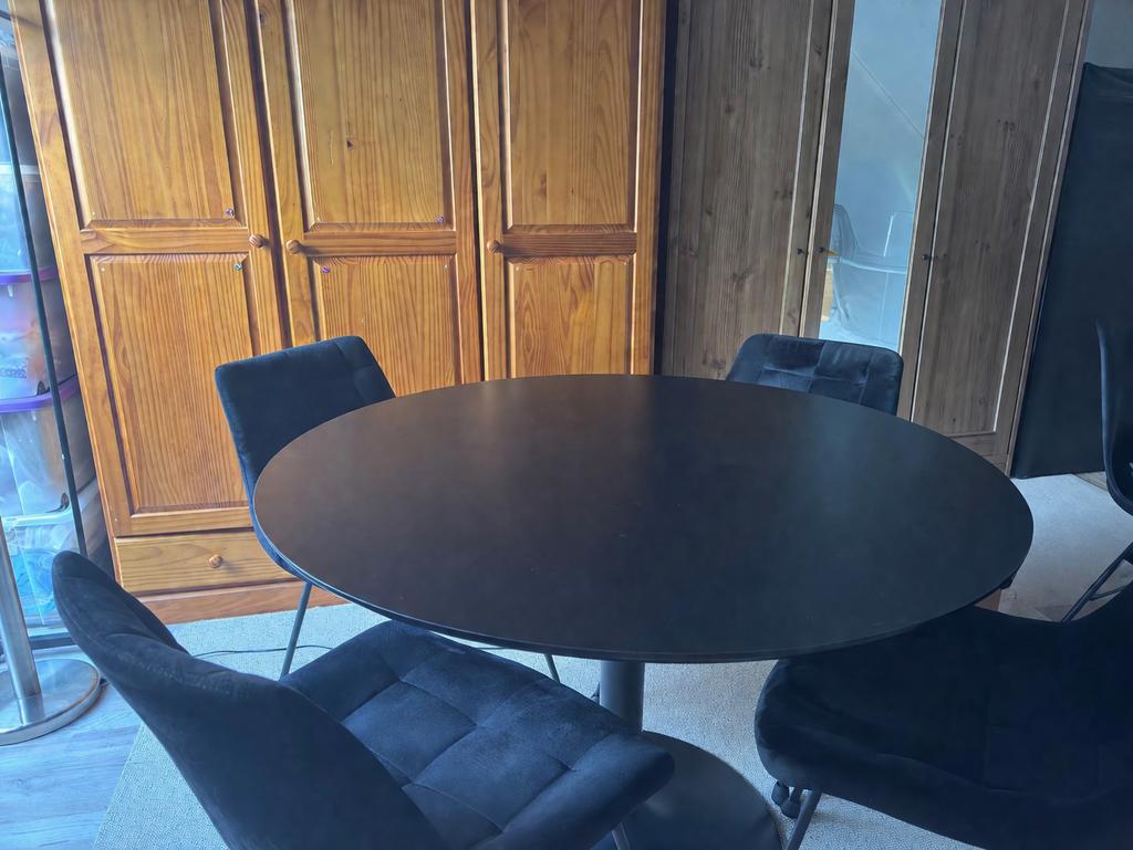 Ronde tafel met 4 suède stoelen in zwart, Ophalen, Overige materialen, 100 tot 150 cm, Rond