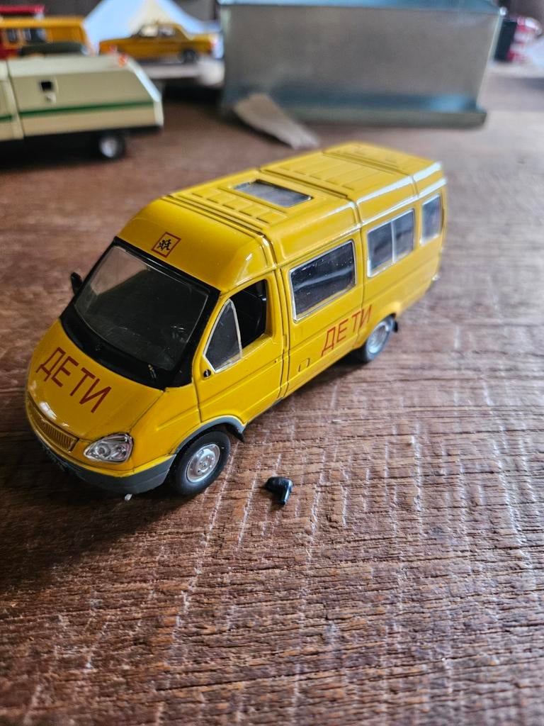 DeAgostini Russisch busje - Gazelle schoolbus model, Hobby en Vrije tijd, Modelauto's | Overige schalen, Verzenden, Gebruikt, Bus of Vrachtwagen