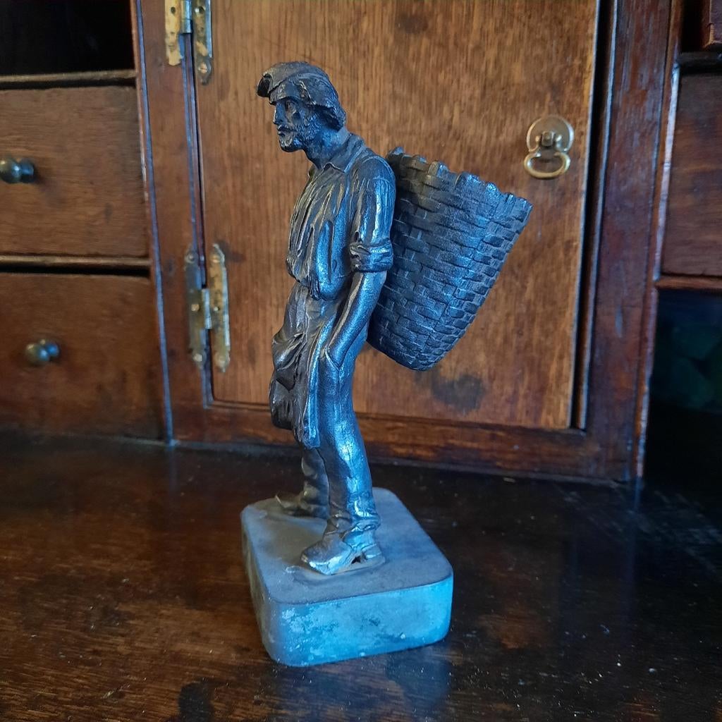 Victoriaans gietijzeren boer met mand, Ophalen of Verzenden