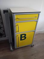 Ziekenhuis nachtkastje / kast met tekentafel, Ophalen, Gebruikt, Metaal of Aluminium, 45 tot 65 cm