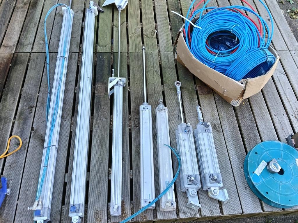 Pumatiche cylinders, dubbele werking, Doe-het-zelf en Verbouw, Compressors, 100 liter of meer, Ophalen