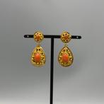 14KT GOUDEN OORHANGERS BLOEDKORAAL, Ophalen of Verzenden, Goud, Oorbellen