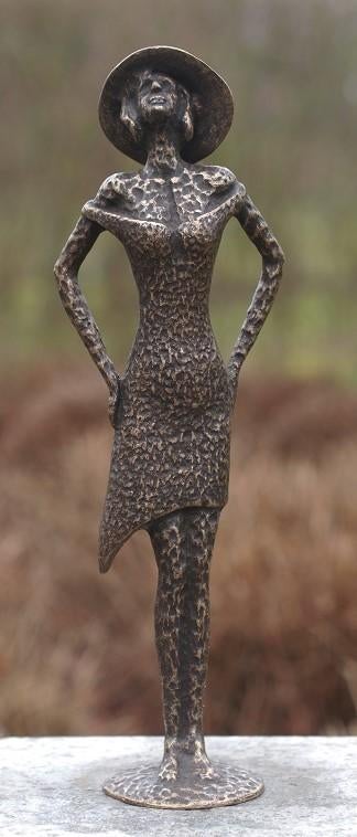 VROUW MET HOED / bronzen beeld / modern beeld, Antiek en Kunst, Kunst | Beelden en Houtsnijwerken, Brons, Vrouw, Handgemaakt, Ophalen of Verzenden