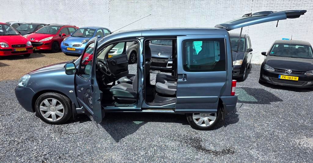 Citroen Berlingo 1.6i 16V M.sp. CoolT 2x zijdeur en airco, Gebruikt, Zwart, Metallic lak, Origineel Nederlands