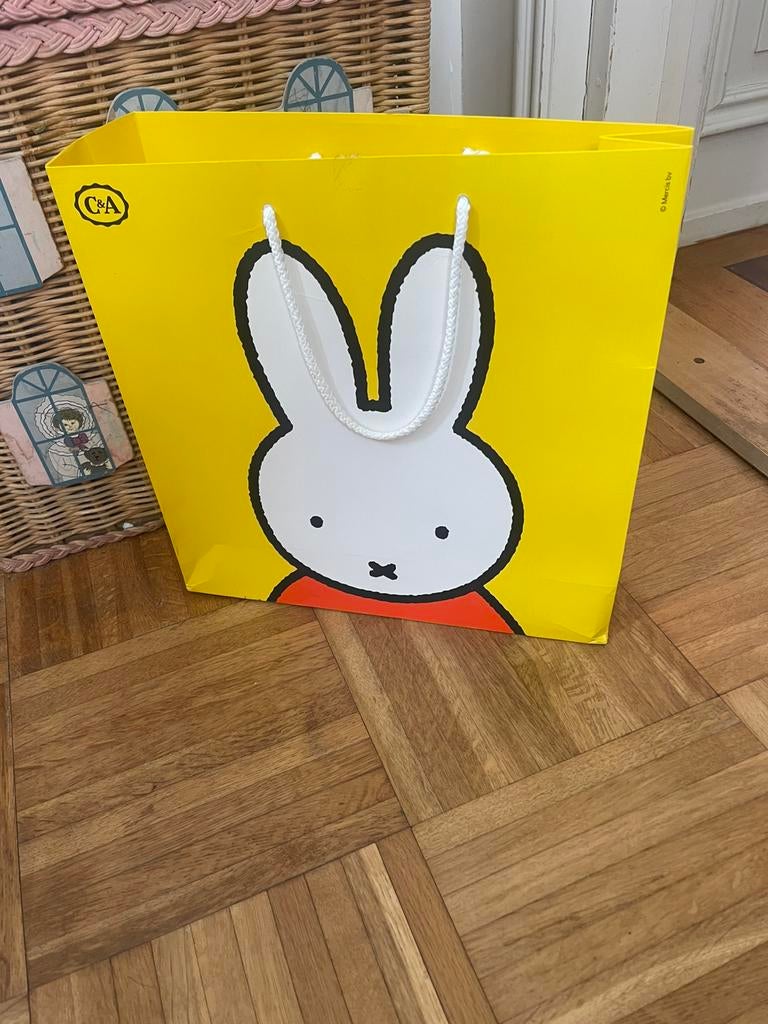 Grote Nijntje Papieren Tas - Ideaal voor Cadeaus, Diversen, Cadeaupapier, Ophalen of Verzenden, Zo goed als nieuw