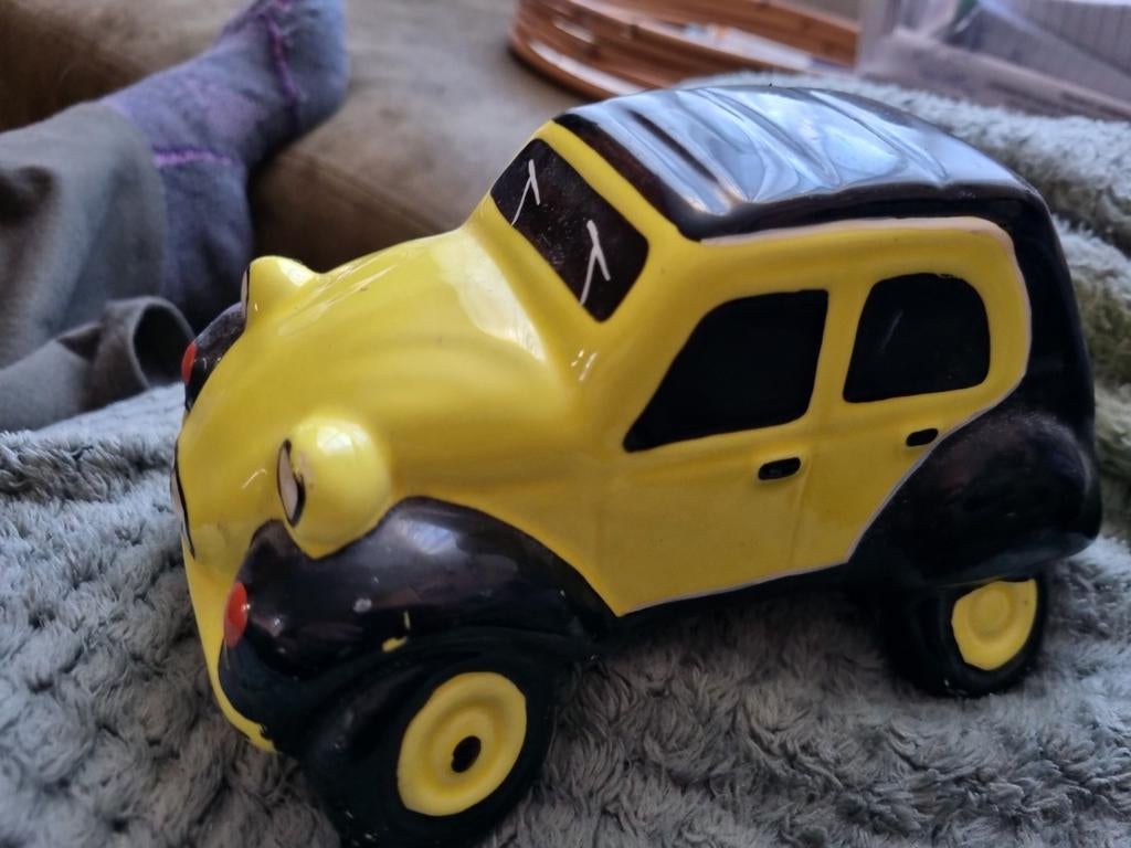 Vintage 2CV Spaarpot - Geel/Zwart Keramiek, Ophalen of Verzenden, Gebruikt, Steen, Aardewerk of Keramiek, Vervoermiddel