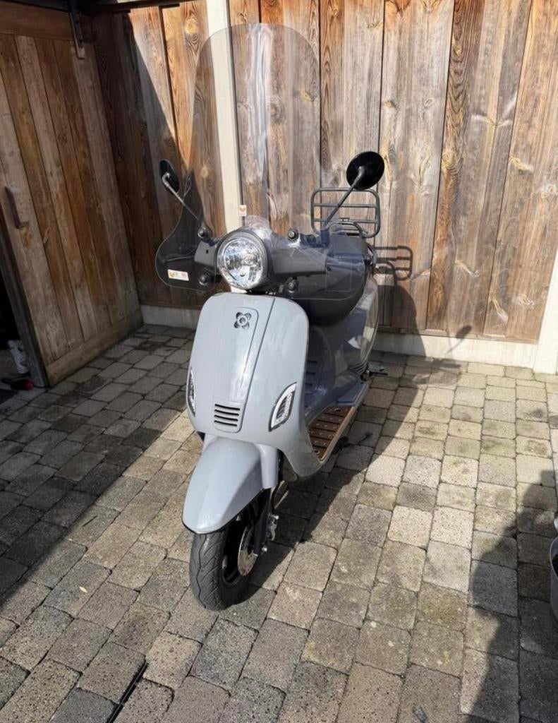 AGM scooter Nardo grey - blauw kenteken 50 km/u, Ophalen, Overige modellen, Maximaal 45 km/u, Zo goed als nieuw