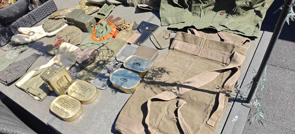 Lot militaire spullen.., Verzamelen, Ophalen of Verzenden, Landmacht, Nederland, Kleding of Schoenen