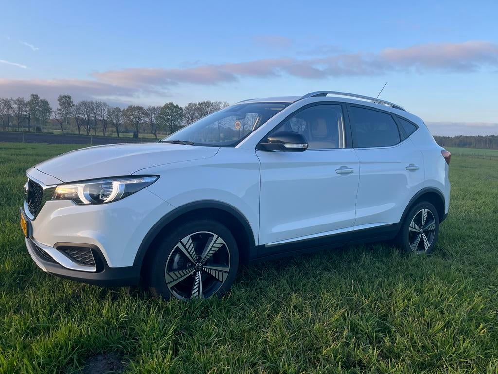 MG ZS EV luxury 45 kw/h, Auto's, MG, Zwart, ZS, 1507 kg, Wit