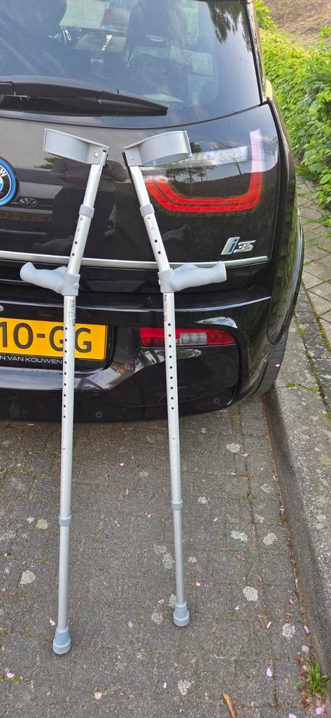 Verstelbare krukken, Diversen, Ophalen