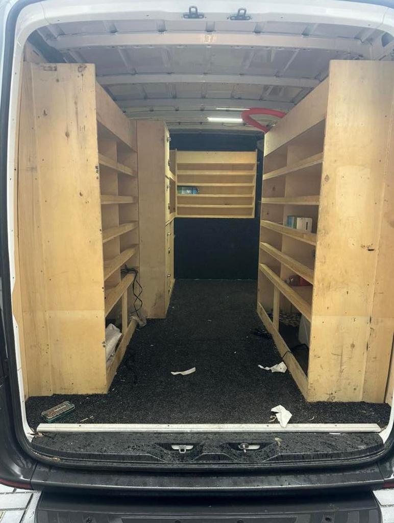 Mercedes sprinter 2022 L2H1 intichting werkbus kasten klaar, Auto diversen, Ophalen