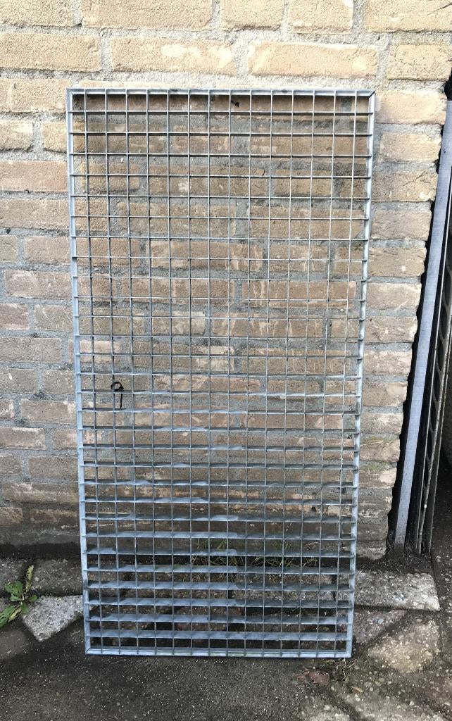 Rooster, 100x50x2,5 cm, staal verzinkt, raster 3,3x3,3 cm, Doe-het-zelf en Verbouw, Metalen, Ophalen, Gebruikt, Overige metalen