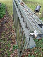 2 hekken - Stevige metalen hekken met punten, Ophalen of Verzenden, Gebruikt, IJzer, Spijlenhekwerk