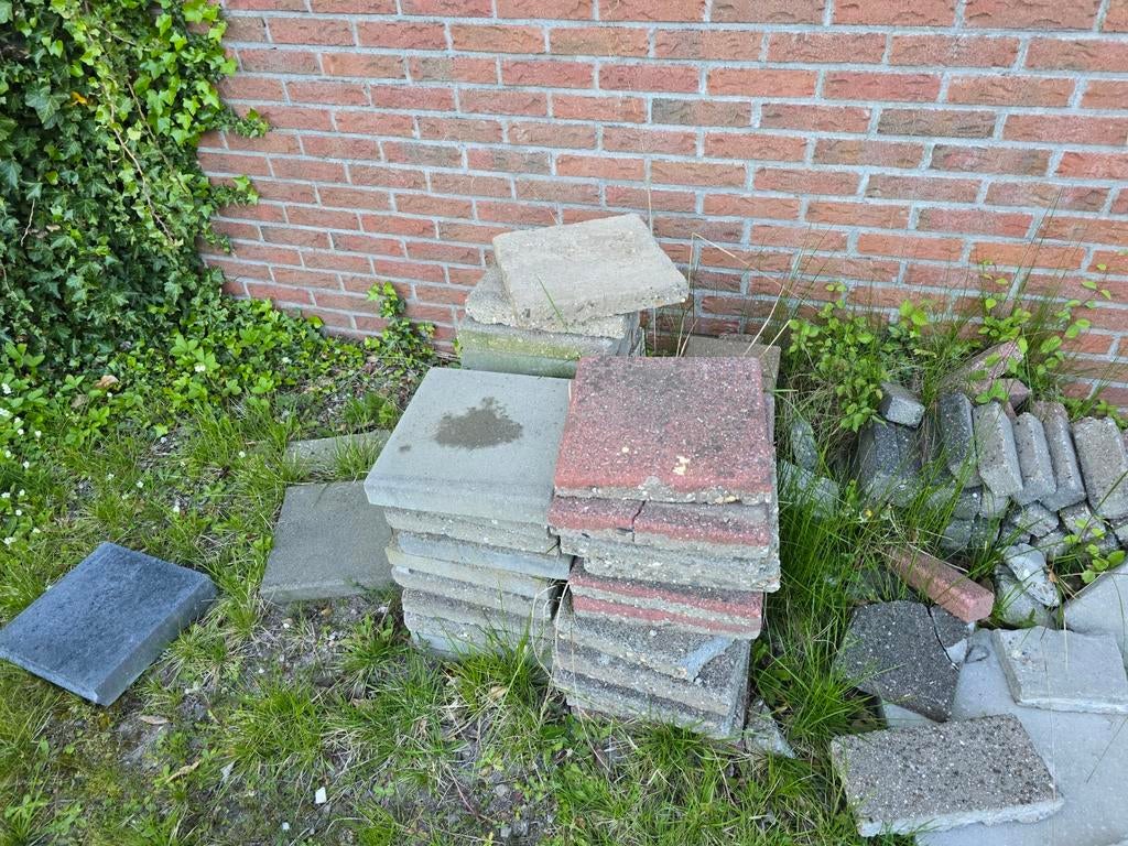 GRATIS: Stapel diverse tegels 30x30 (Drachten Centrum), Ophalen of Verzenden, Steen of Klei, 15 m² of meer, Dakpannen
