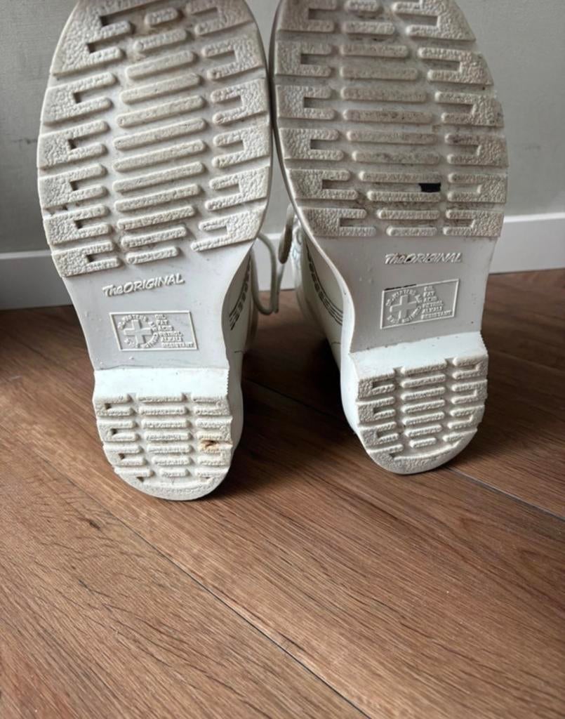 Dr. Martens All White - Zo goed als nieuw, Wit, Lage of Enkellaarzen, Ophalen of Verzenden, Zo goed als nieuw