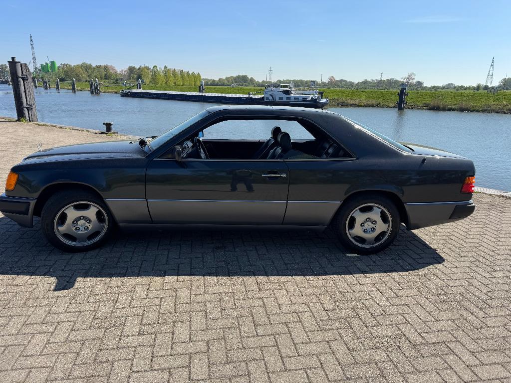 MB 230CE W124 COUPE 1990 YOUNGTIMER INRUIL MOGELIJK, Auto's, Oldtimers, Achterwielaandrijving, Zwart, 150 pk, 4 stoelen