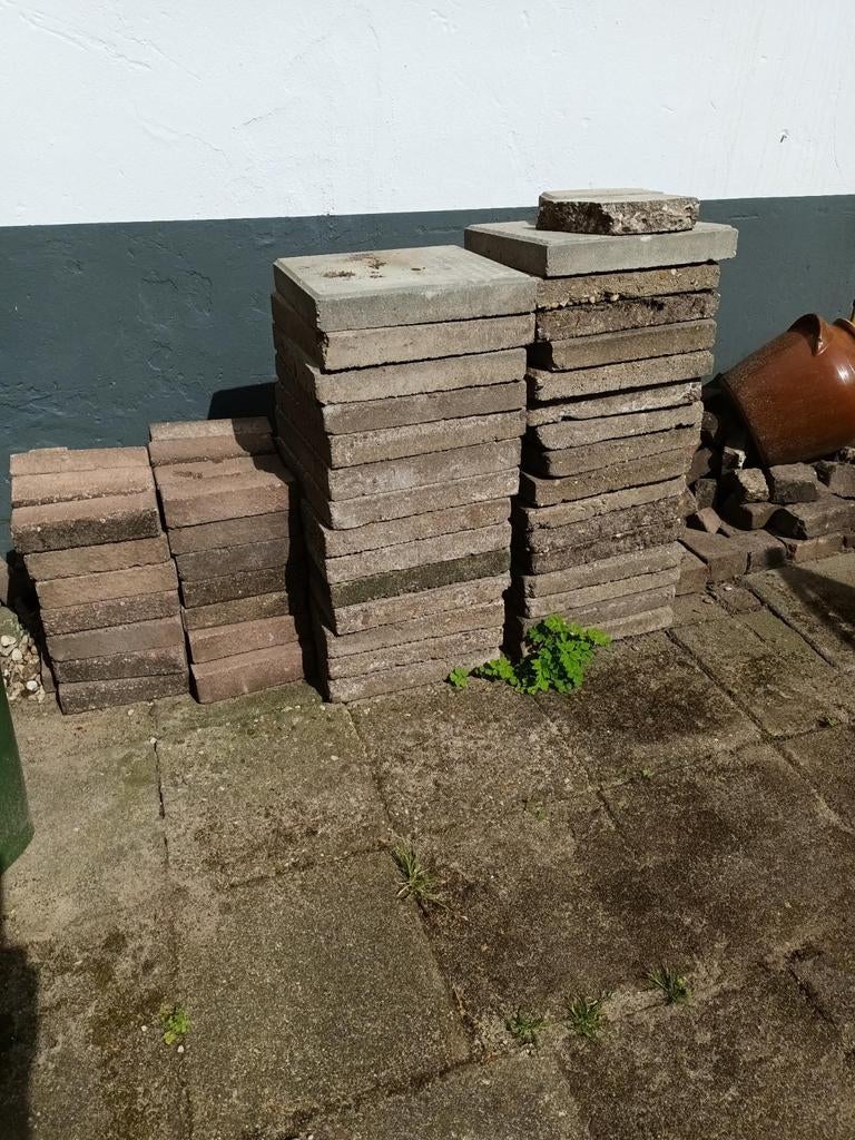 Gratis op te halen: betontegels en betonklinkers, Ophalen, Gebruikt, Klinkers, Minder dan 5 m²