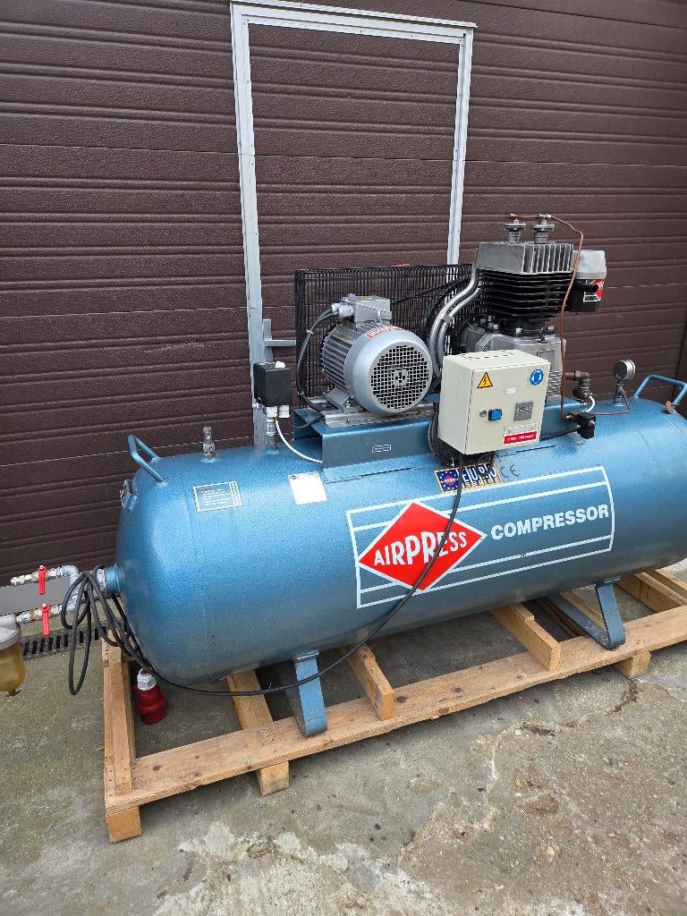 Airpress k 500-700s compressor, Doe-het-zelf en Verbouw, Compressors, Gebruikt, 10 bar of meer, 100 liter of meer, 400 tot 800 liter/min