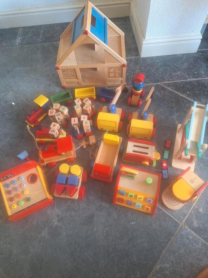Grote partij houten speelgoed: huis, treinen, auto's & meer, Kinderen en Baby's, Speelgoed | Houten speelgoed, Gebruikt, Overige typen