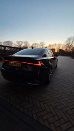 Lexus IS 300h LUXURY LINE 223pk 2018 Zwart FABRIEKS GARANTIE, Automaat, Achterwielaandrijving, Zwart, 22 km/l
