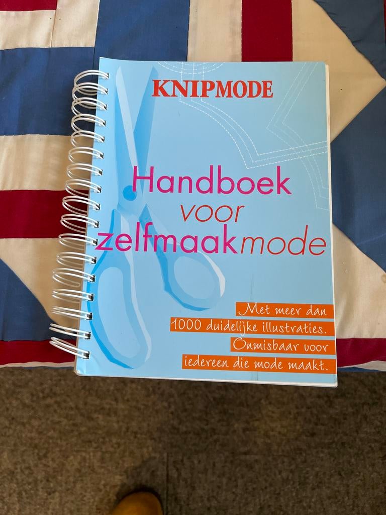 Knipmode Handboek voor zelfmaakmode, Overige typen, Vrouw, Ophalen of Verzenden, Zo goed als nieuw