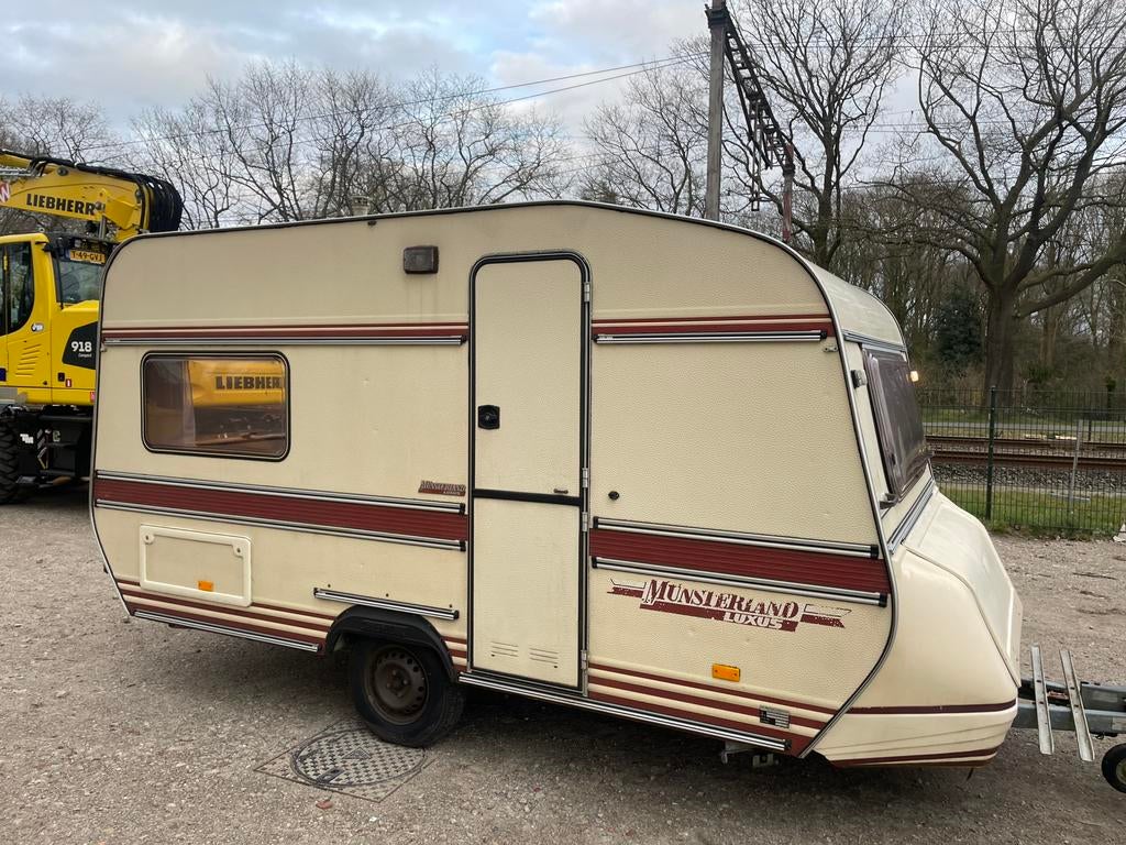 Munsterland caravan 1985 zwarte cross /boerenrock / festival, Tot en met 3, Particulier, Dwarsbed, 500 - 750 kg